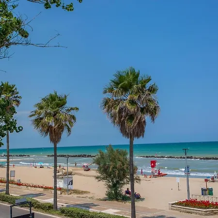 Palm House - Vista Mare Apartment Montesilvano